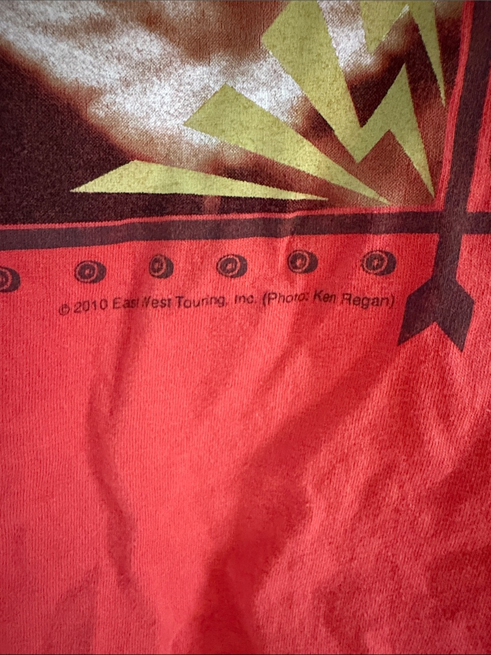 Bob Dylan 2010 Red Short-Sleeve Graphic Tee Size L - Picture 2 of 5